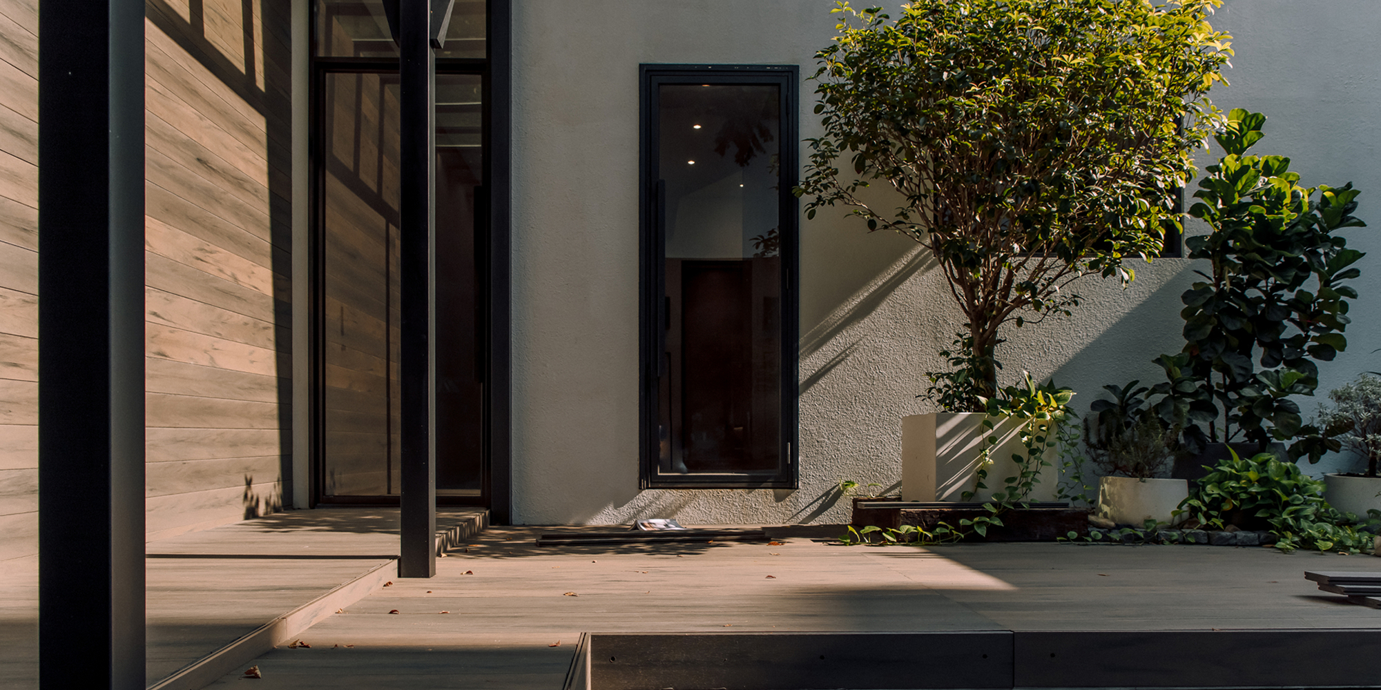 無懼嚴寒的庭院新寵，木塑地板