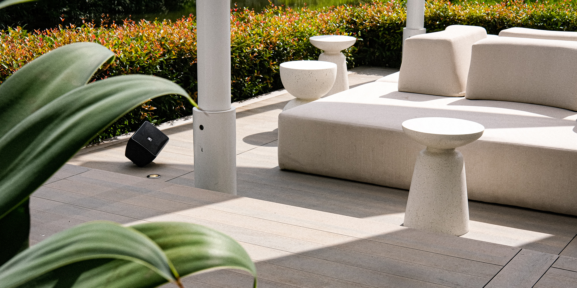 無懼嚴寒的庭院新寵，木塑地板